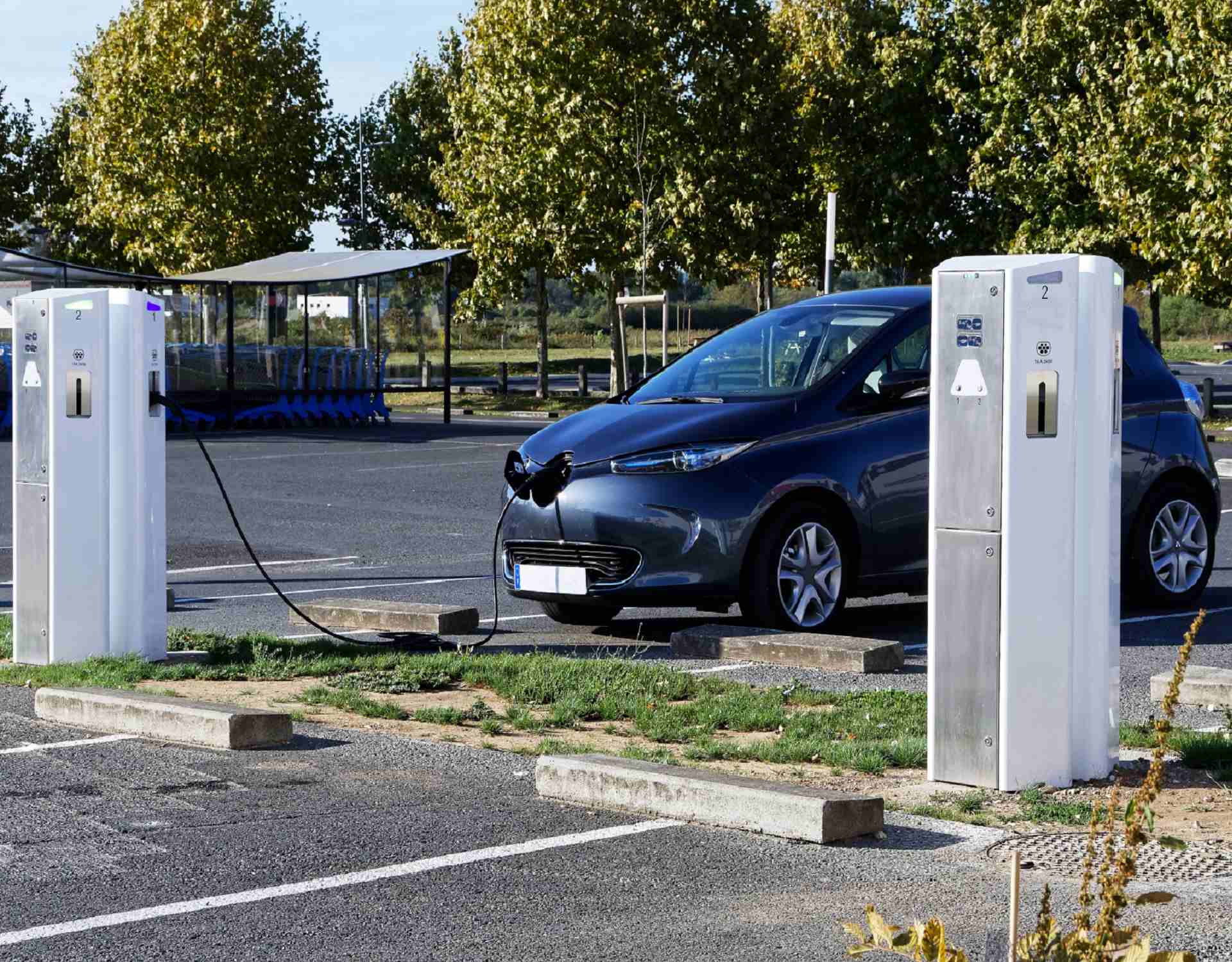 Pose de borne de rechargement véhicule électrique à Bordeaux Pose de borne de rechargement véhicule électrique à Bordeaux